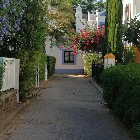 Ξενοδοχείο με διαμερίσματα Algarent Quinta Velha Jolie 10 *